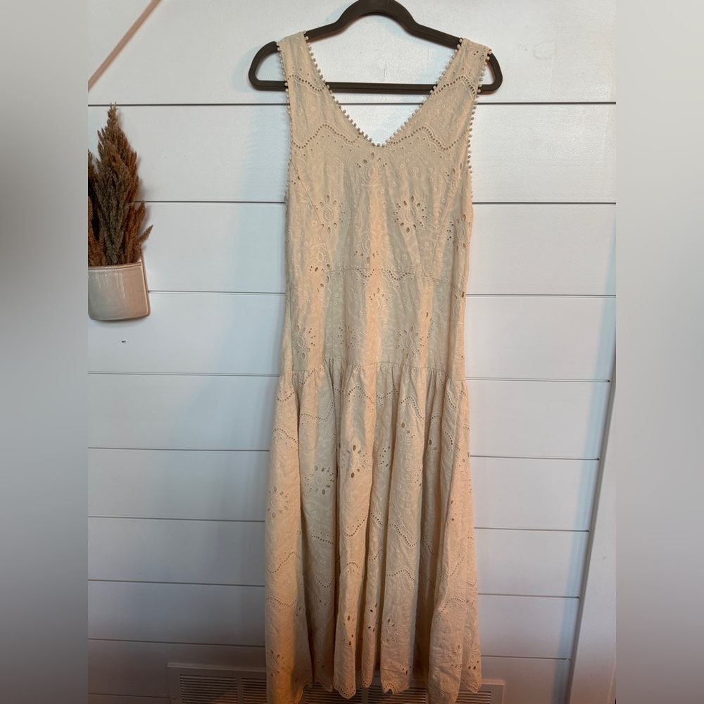 NWT House of Harlow 1960 Drop Waist Cream Eyelet Midi Dress
Size 10 - Picture 3 of 9